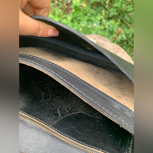 Gorgeous vintage genuine leather black cross body bag - Picture 10 of 16